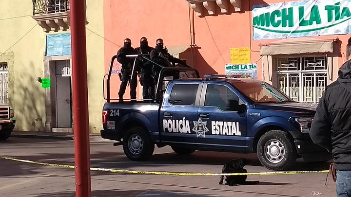Sinaloenses armados asaltan tienda en Durango