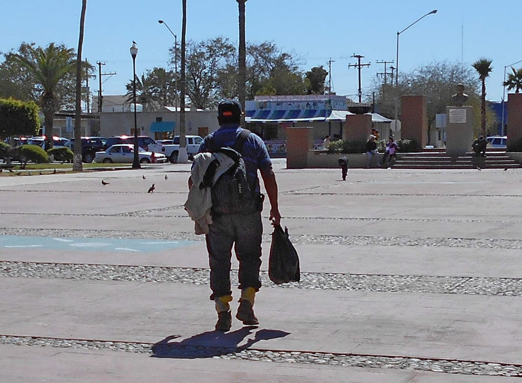 Solicitan migrantes asilo en garita de Nogales