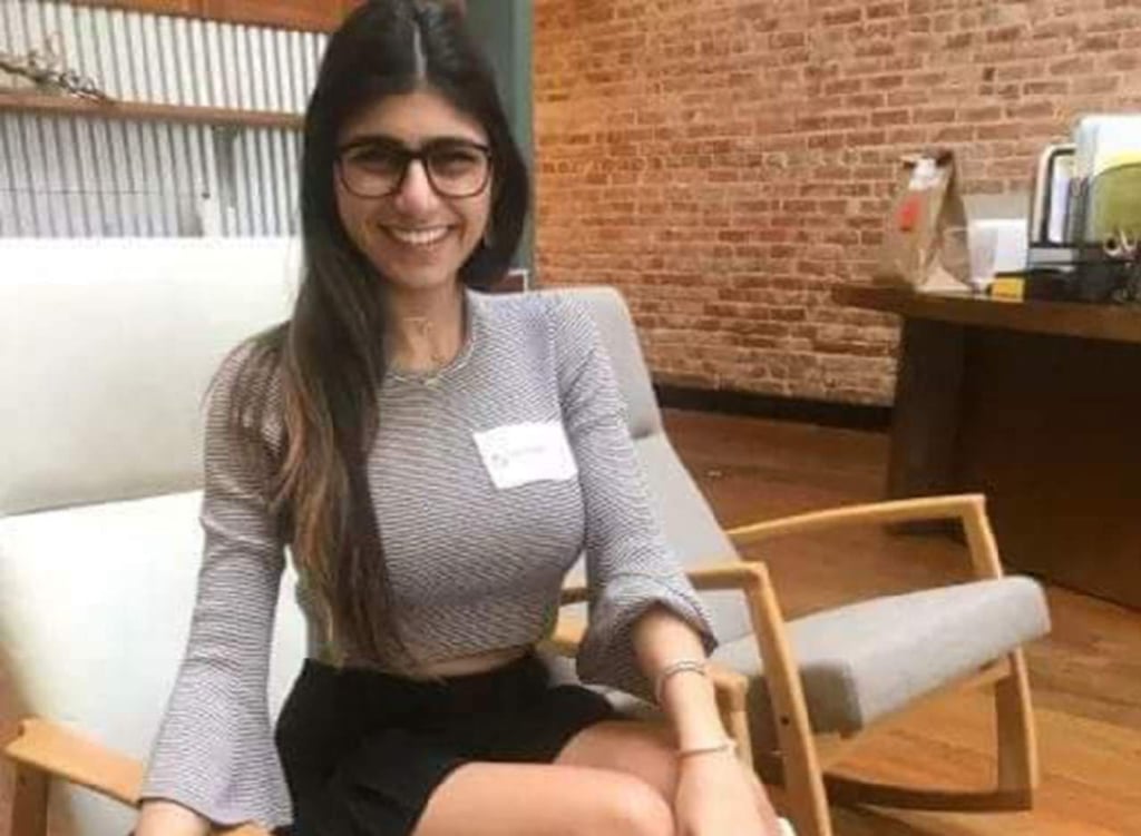 Broma hace a Mia Khalifa ganadora de olimpiada de Física