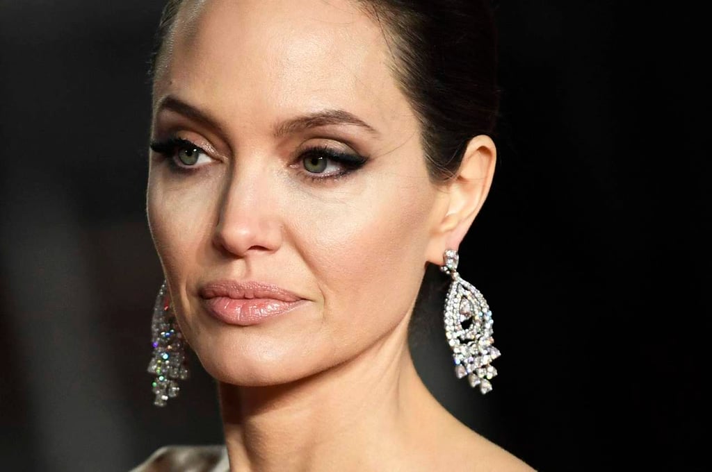 1975: Da su primer respiro Angelina Jolie, actriz estadounidense de talla mundial