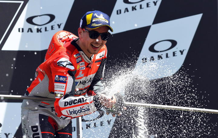 Lorenzo gana con Ducati