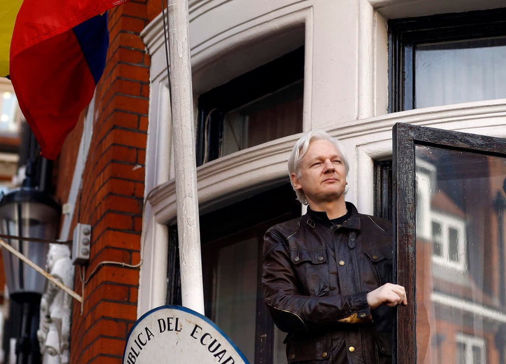 Directiva de Cambridge Analytica y Assange hablaron de elecciones en EU