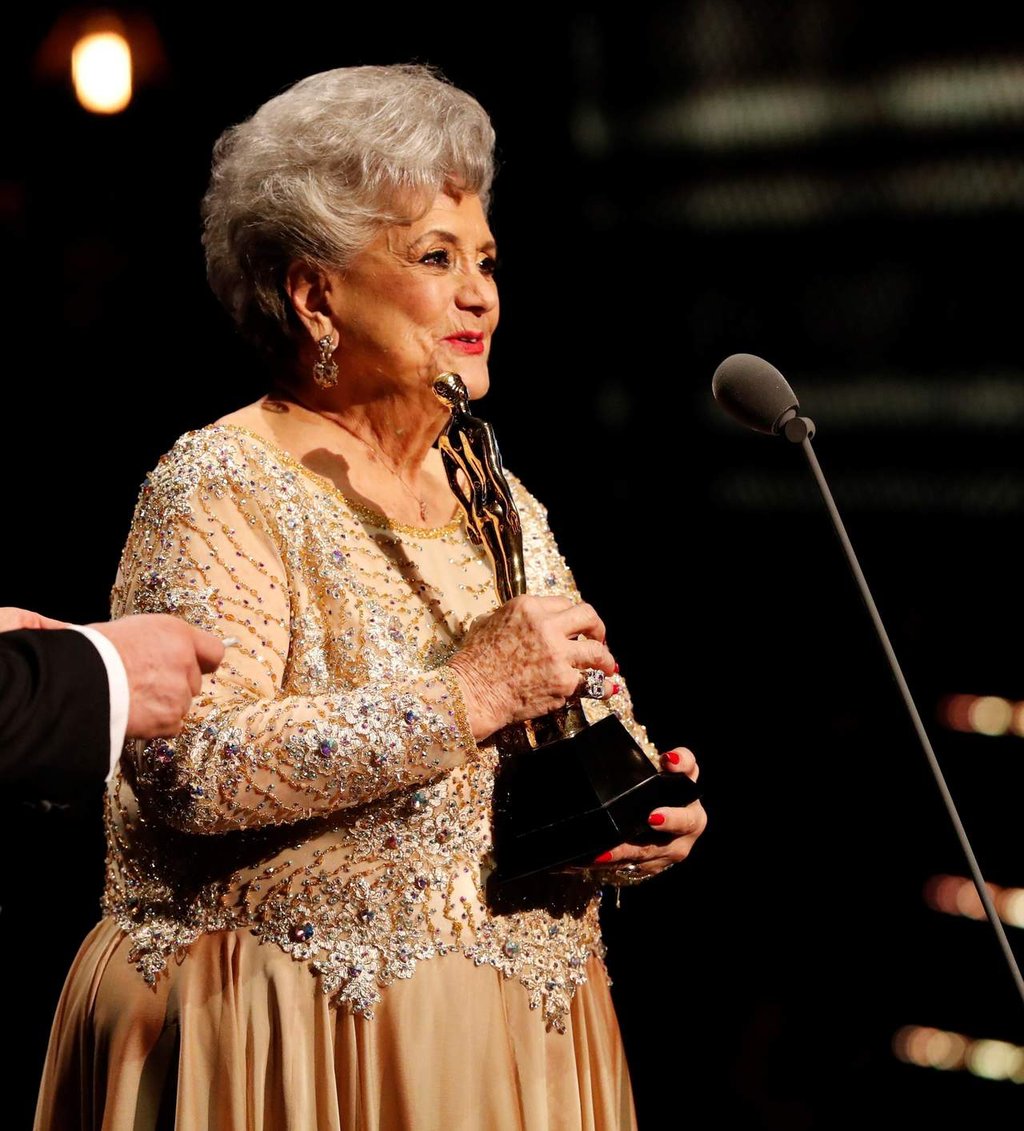 Queta Lavat recibe Ariel de Oro por su trayectoria