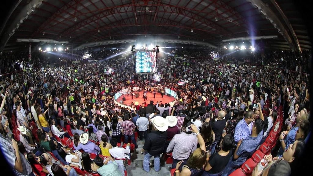 El Duelo y La Firma abarrotan el palenque de la feria