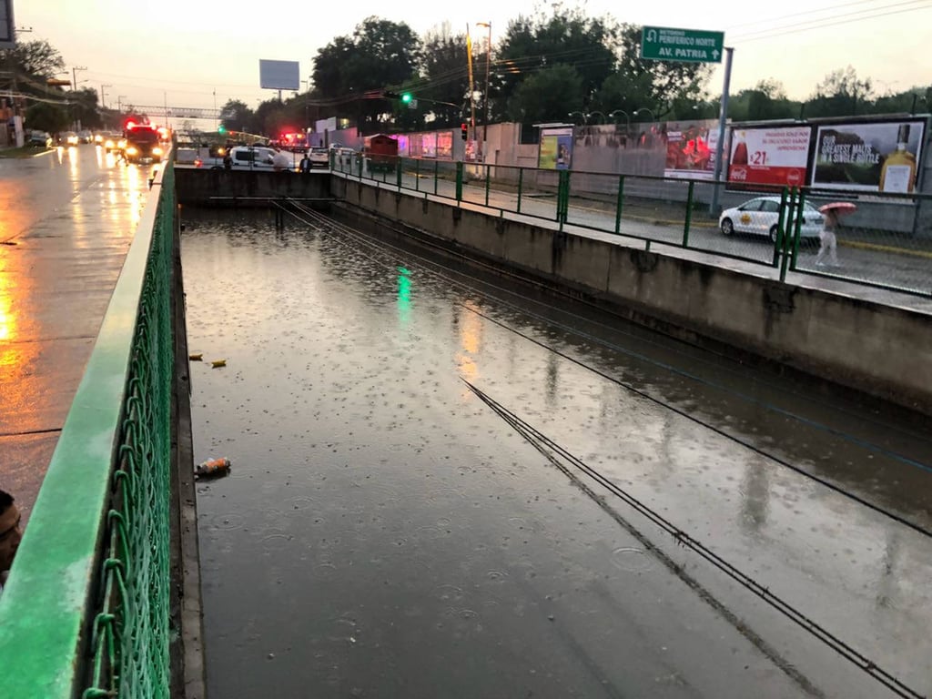 Inunda tormenta a Guadalajara