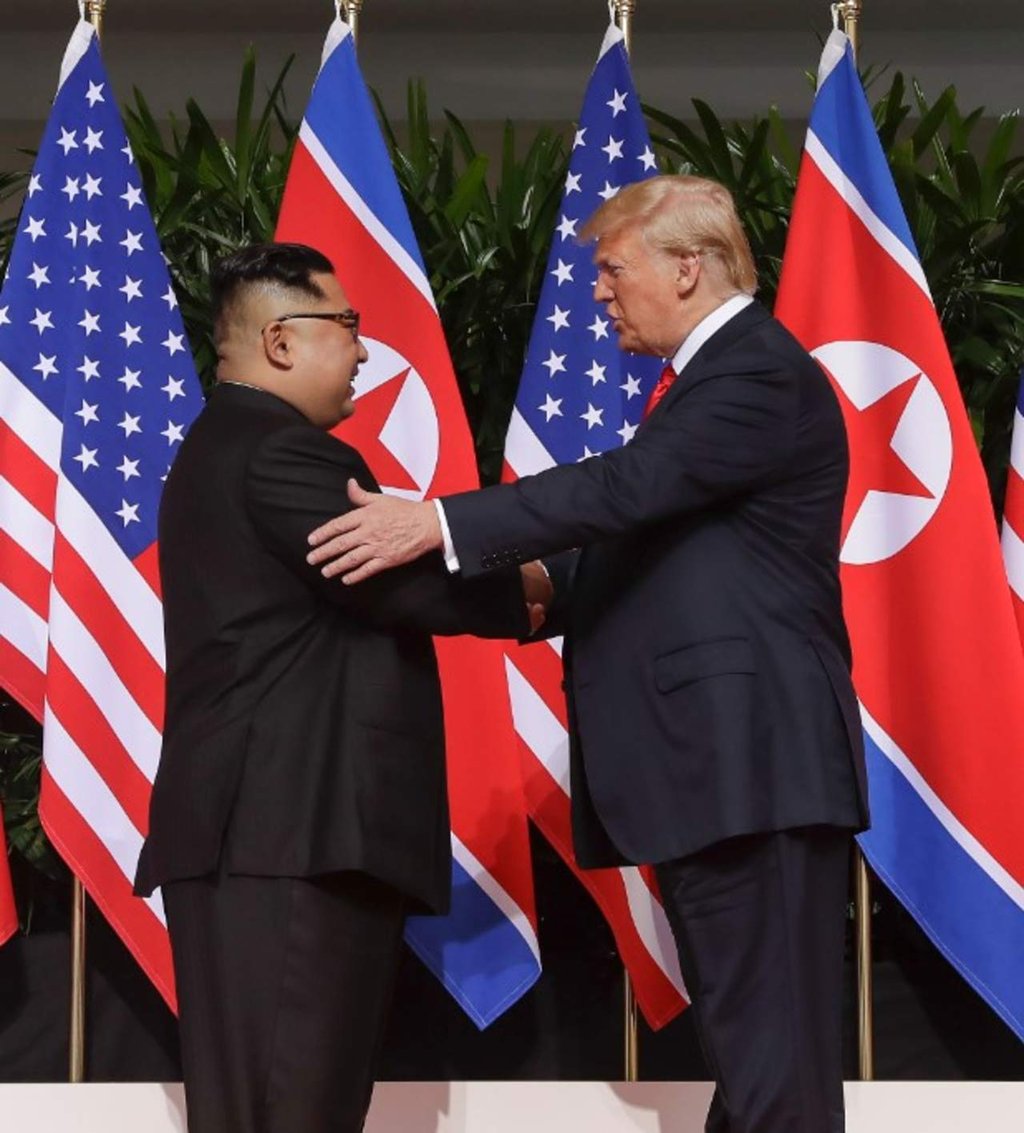 Trump y Kim se dan la mano en histórico encuentro en Singapur