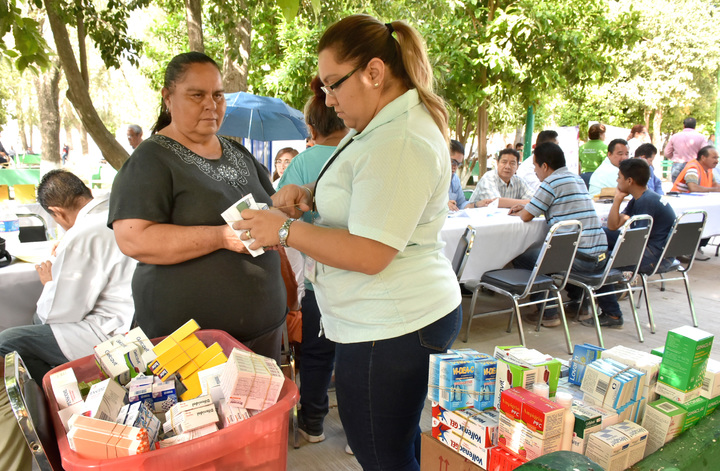 Llevan servicios municipales al ejido 6 de Octubre, en Gómez Palacio