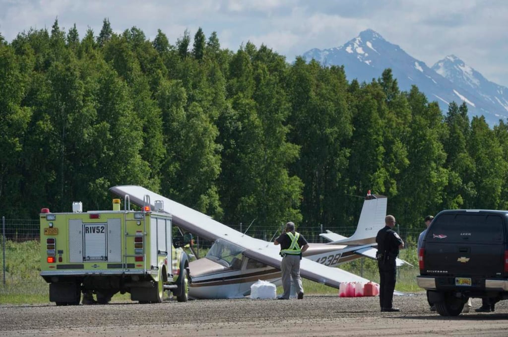 Aviones chocan en Alaska; buscan restos
