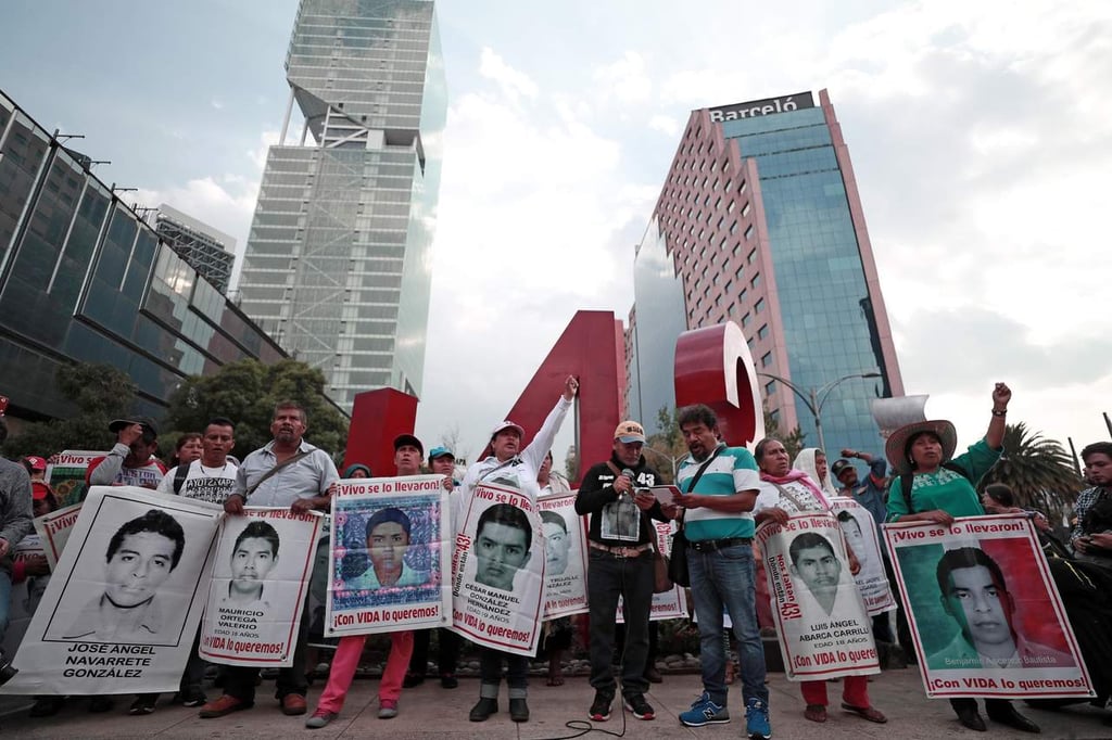 Notifican tres amparos en el caso Ayotzinapa