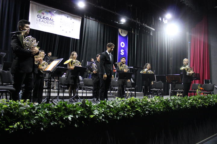 Orquesta Juvenil triunfa en el Auditorio Universitario