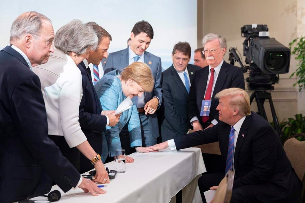 Trump da su versión de foto con líderes del G7