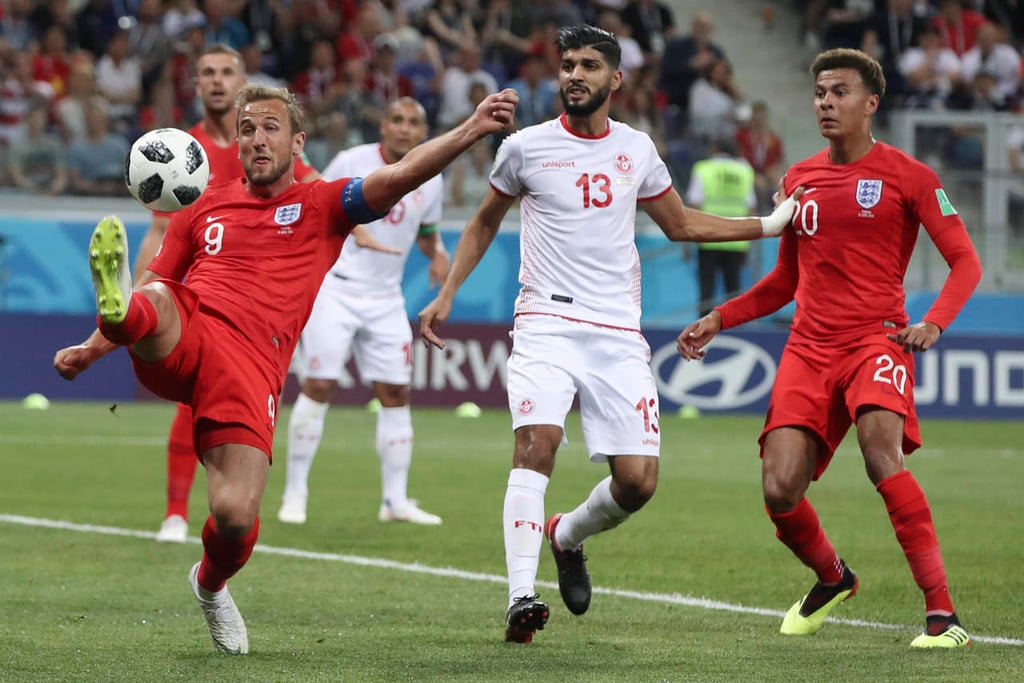 Inglaterra saca sufrida victoria ante Túnez