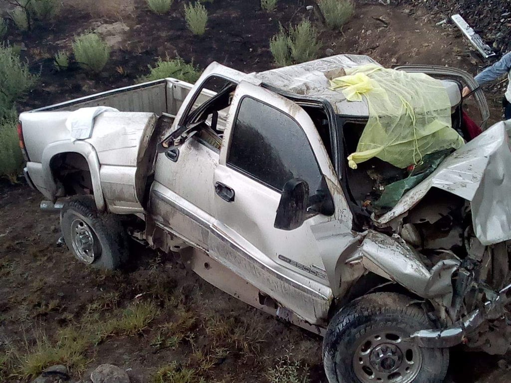 Fallecen dos menonitas en volcadura en la Durango-GP