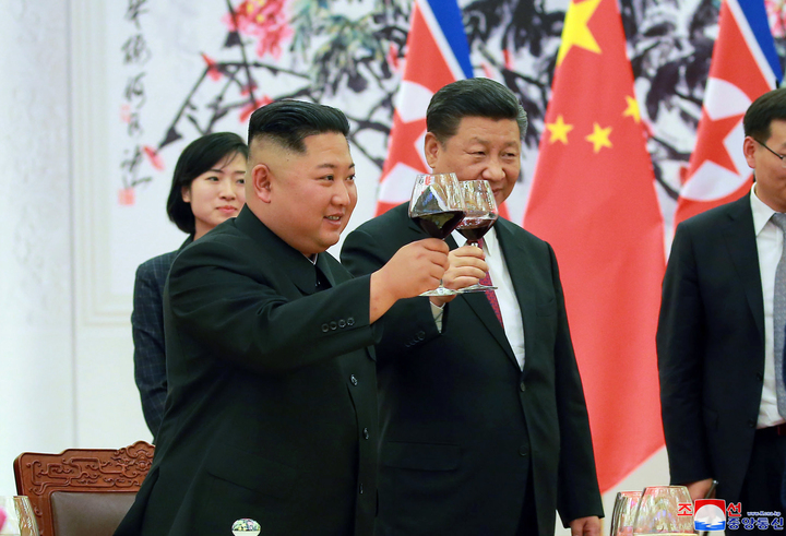 China y Corea del Norte acuerdan impulsar paz