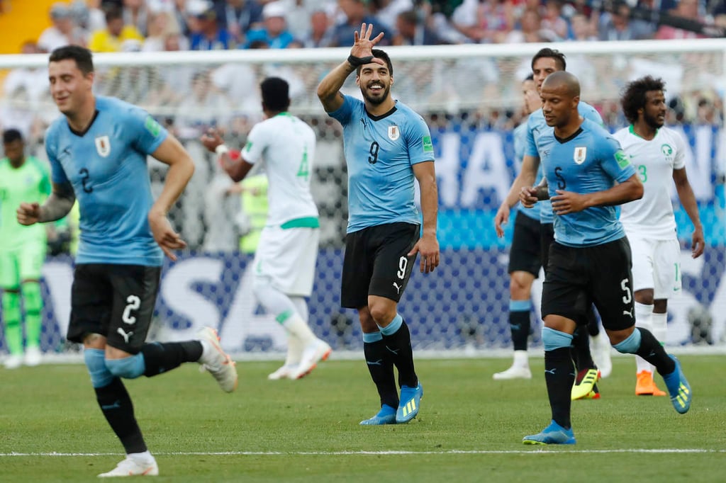 Uruguay gana 1-0 a Arabia al medio tiempo