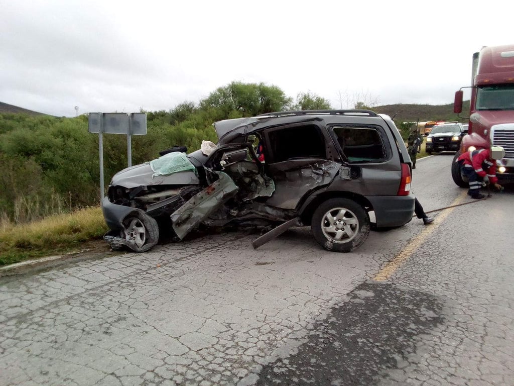 Accidente en la carretera Gómez Palacio-Durango deja un muerto y un herido