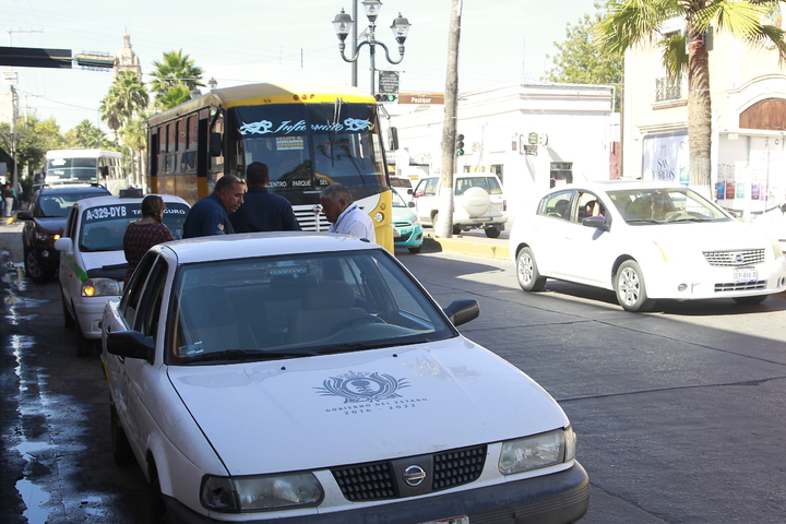 Quieren abatir uso de taxis 'piratas' en Feria