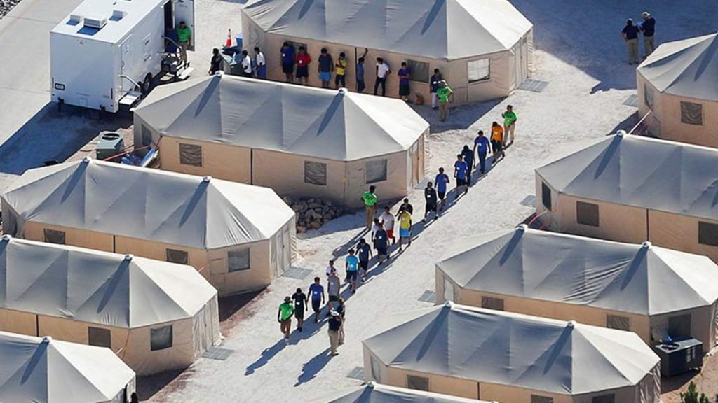Casa Blanca dice que 500 niños migrantes han reunido con sus padres