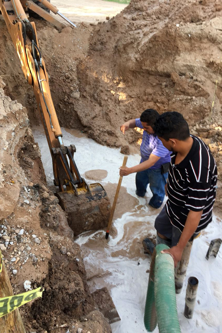 Reparan fuga de agua potable en Gómez