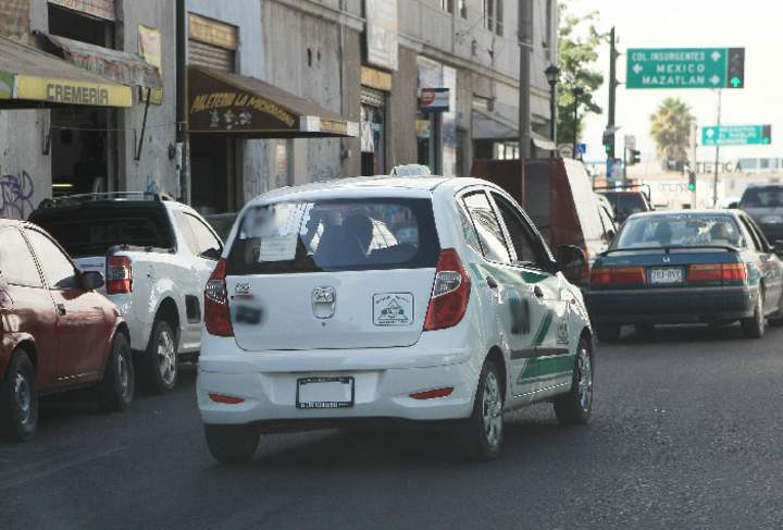 Retiran de circulación 130 taxis 'piratas'