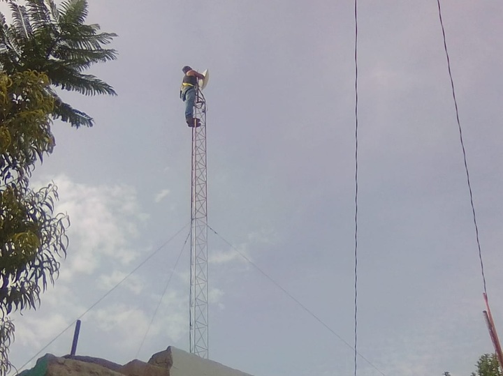 Instalan antena para internet en ejido de Gómez Palacio