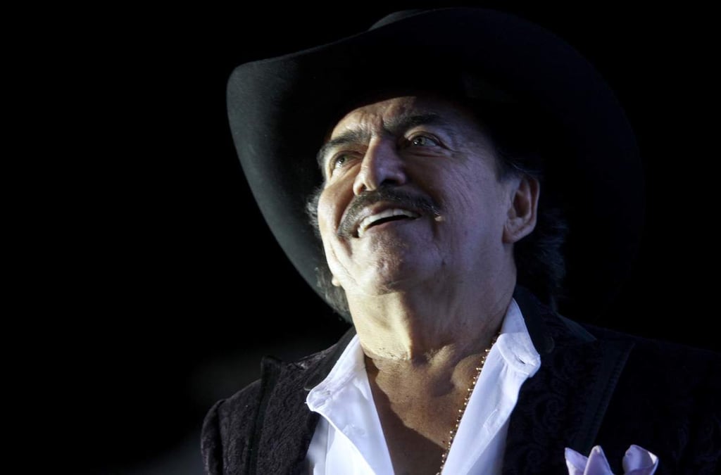 2015: La música llora la muerte de Joan Sebastian, reconocido cantante y compositor mexicano