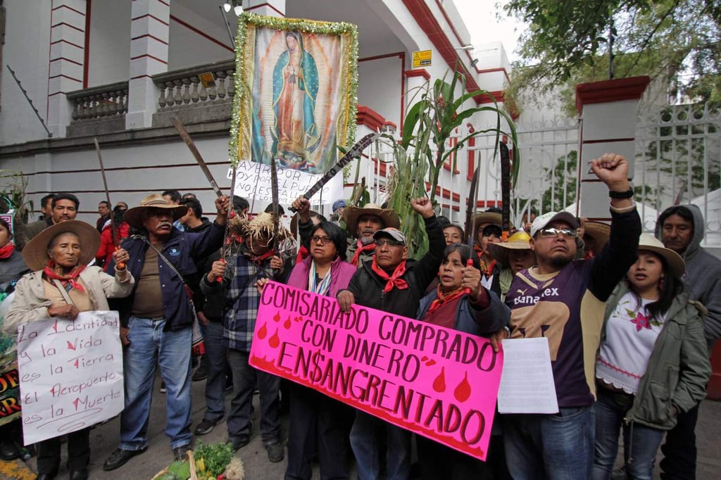 Comuneros de Atenco piden consulta por NAICM en oficinas de AMLO