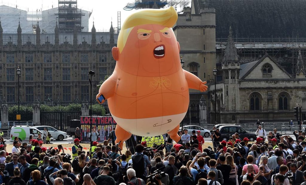 Globo del 'bebé Trump' se alza frente al Parlamento de Londres