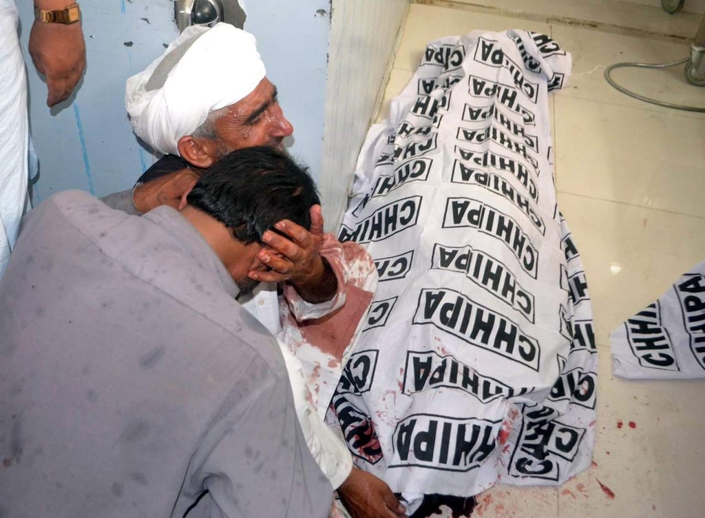 Atentado durante mitin deja 70 muertos en Pakistán