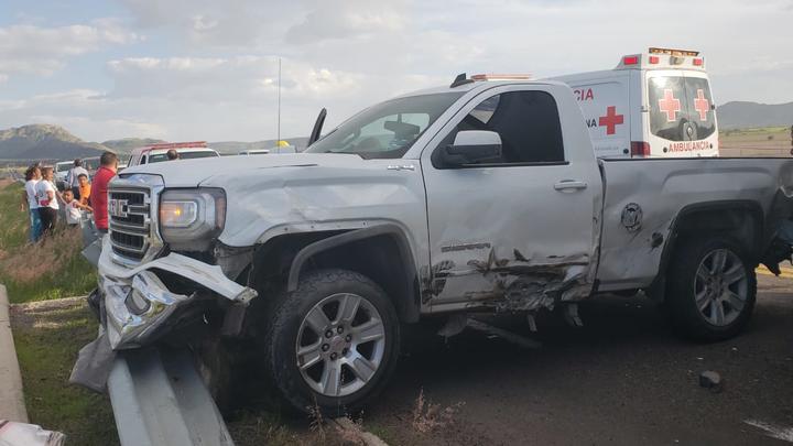 Siguen hospitalizadas 2 mujeres tras accidente en la Durango-Parral