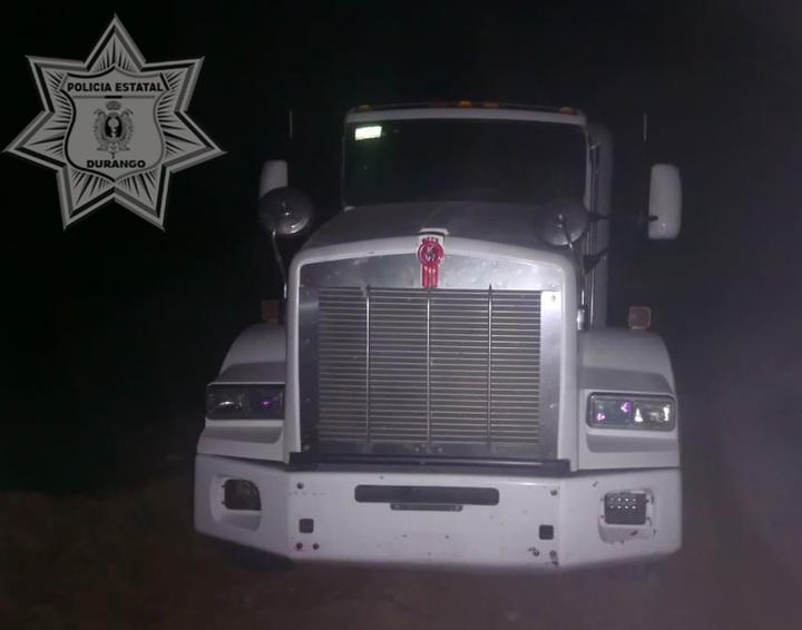 Incautan huachicol, autos y arrestan a tres hombres