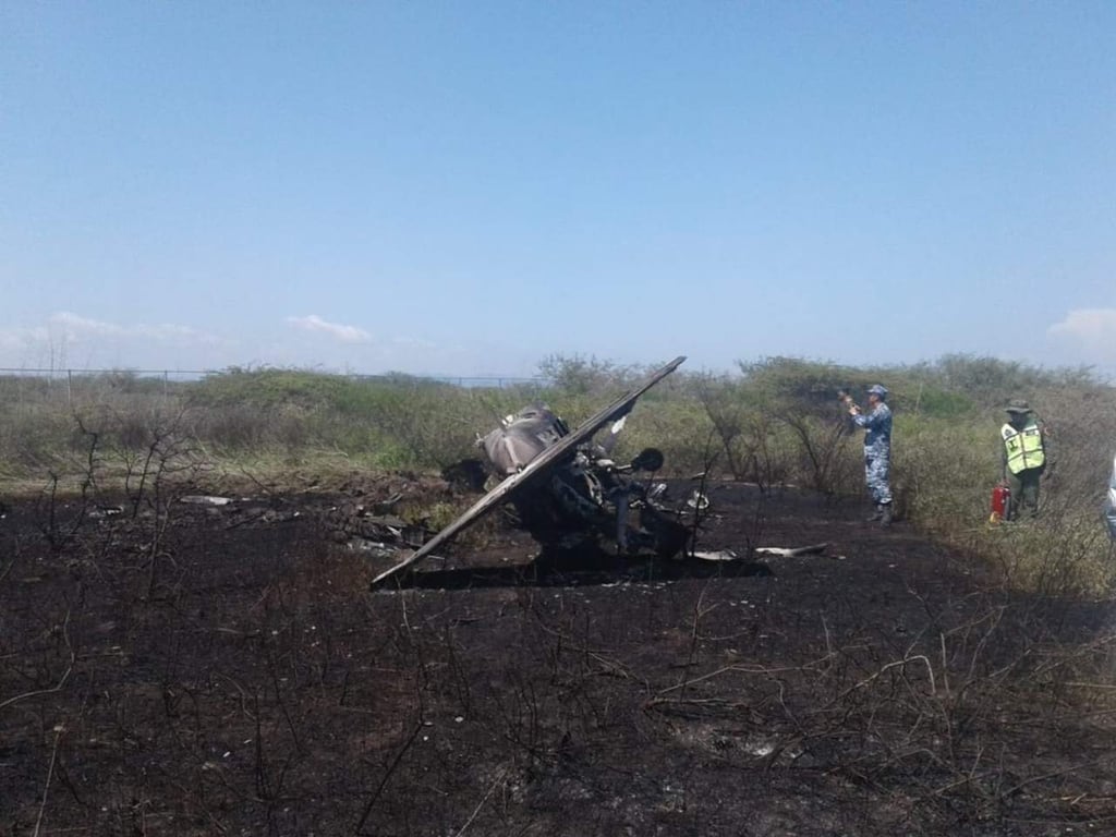 Cae avión de Fuerza Aérea Mexicana en Oaxaca; reportan dos lesionados