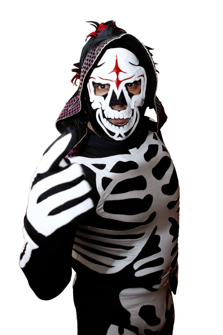 La Parka arremete independientes