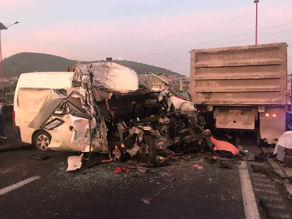 Choque en autopista México-Pachuca deja 12 muertos