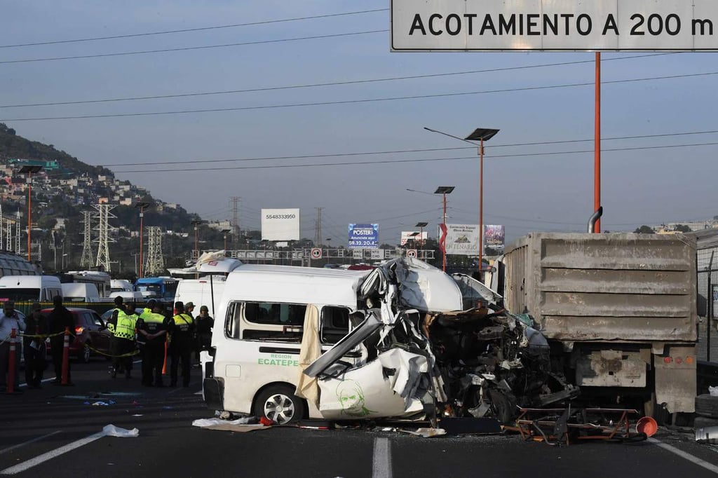 Suman 13 muertos por choque en la México-Pachuca