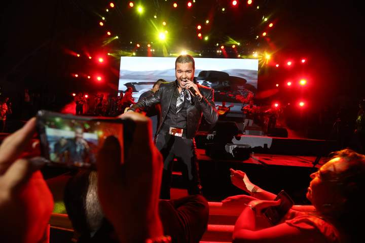 Montero regala velada romántica