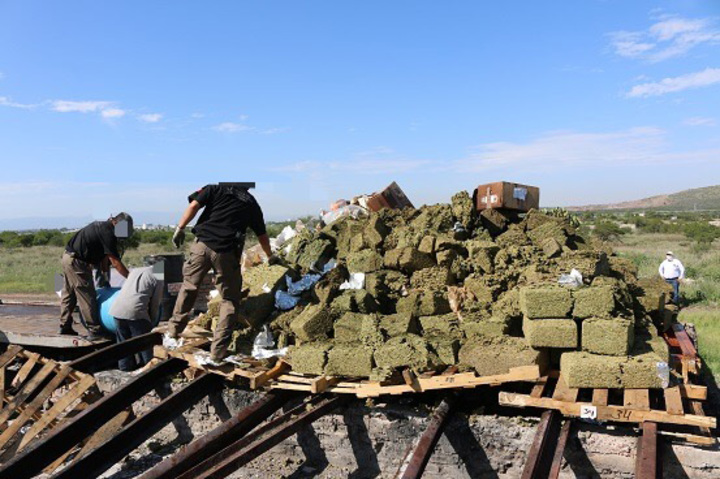 Queman amapola, opio, cristal y hierba