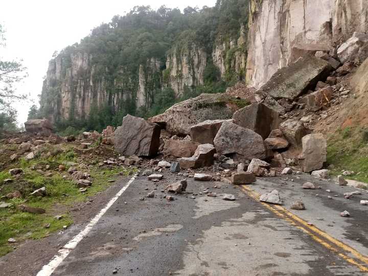 Otro derrumbe en la libre a Mazatlán