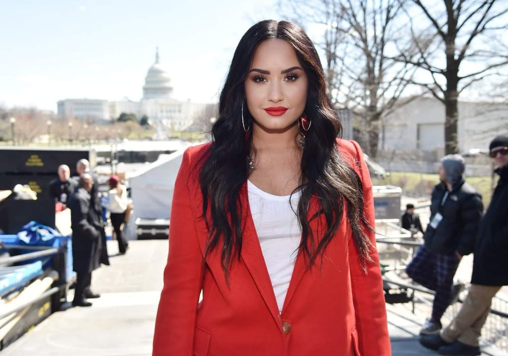 Reportan a Demi Lovato en recuperación, despierta y con su familia