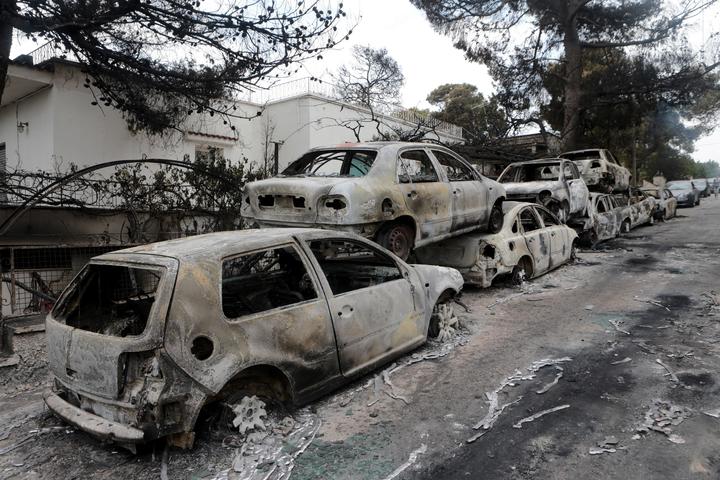 Incendios forestales en Grecia dejan 74 muertos
