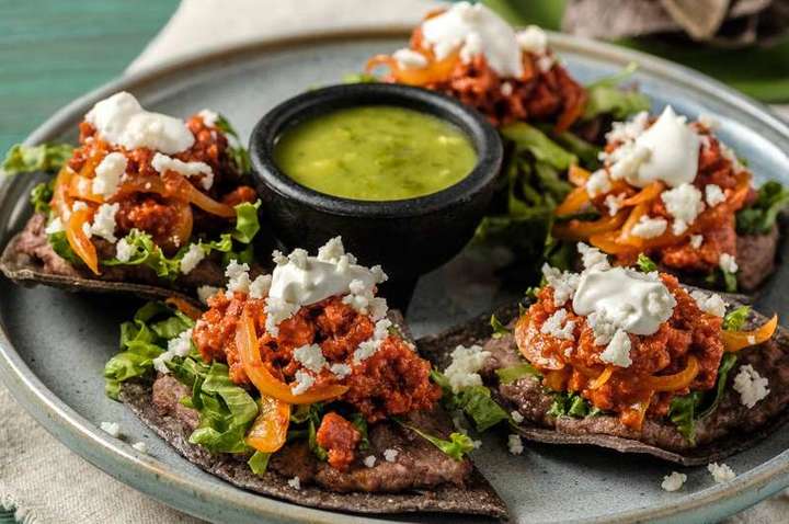 Tostaditas con tinga