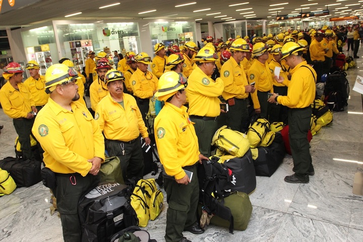 Van a Canadá 7 duranguenses más al combate de incendios