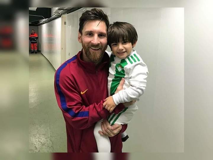 Hijo de Guardado conoce a su ídolo Messi