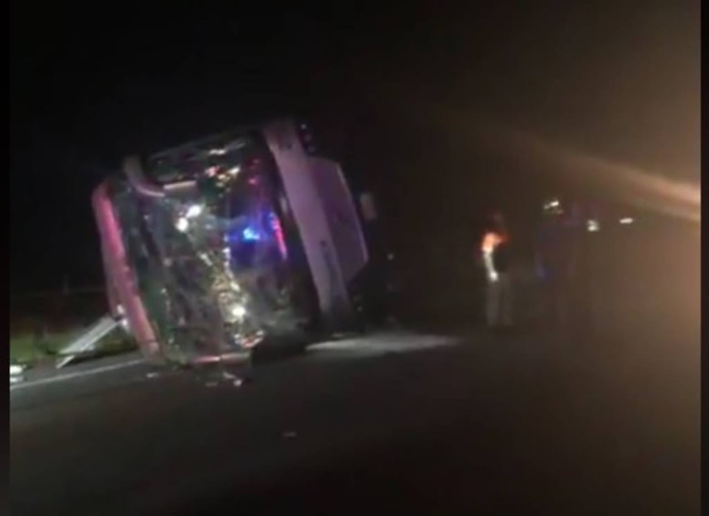 Sufren volcadura fatal en carretera Gómez Palacio-Jiménez