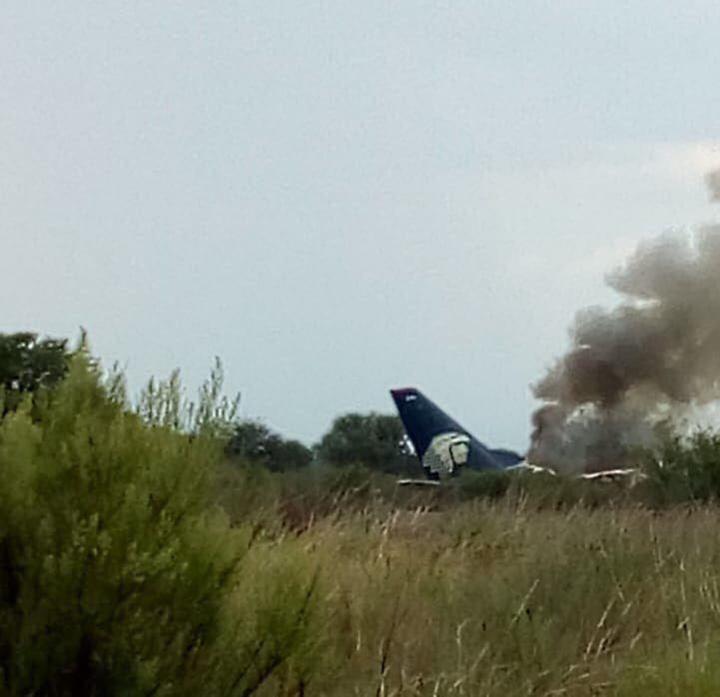 Avión se desploma al despegar en Durango