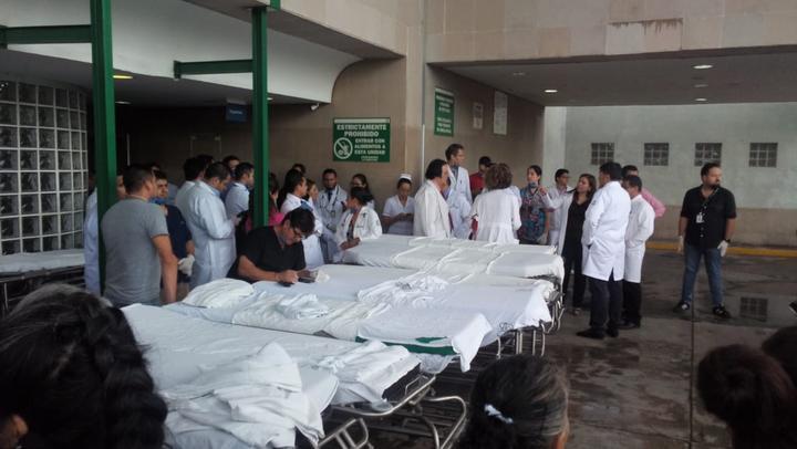 Hospitalizan a más de 50 personas tras despiste de avión de Aeromexico