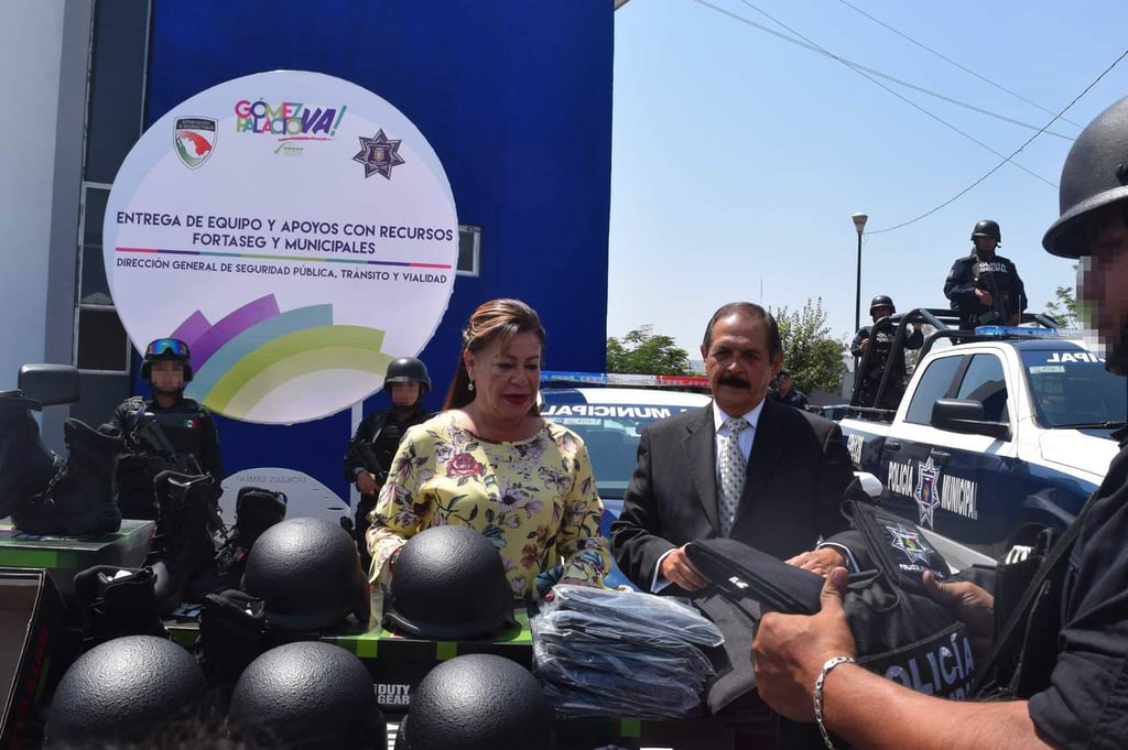 Entregan uniformes, equipos y apoyos a Seguridad Pública de GP