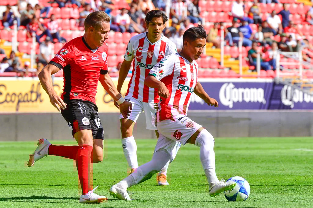 Con 10 hombres, Necaxa se impone 1-0 a Lobos BUAP