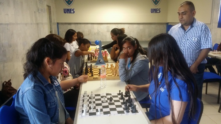 Organizan un torneo amistoso de ajedrez