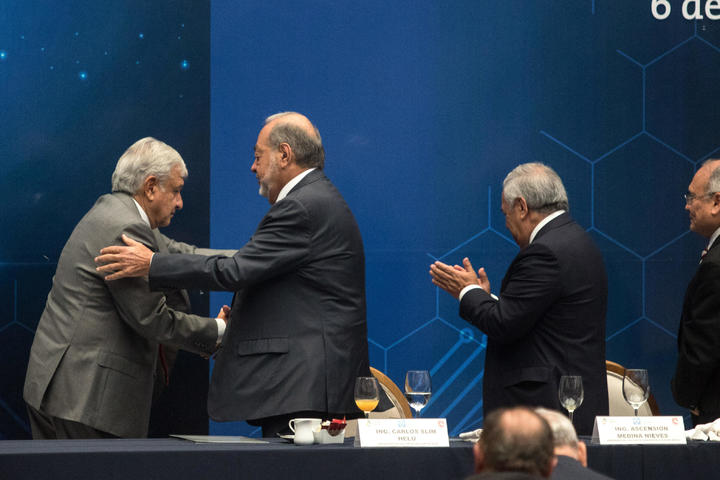 Los saludos y abrazos de AMLO y Carlos Slim